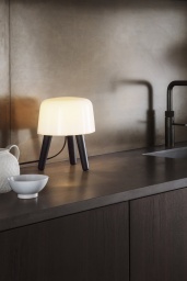Milk Bordlampa Svartbetsad Ask